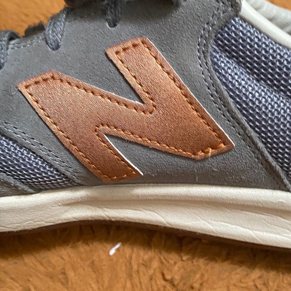New Balance Blue and Copper Sneakers - Picture 4 of 13